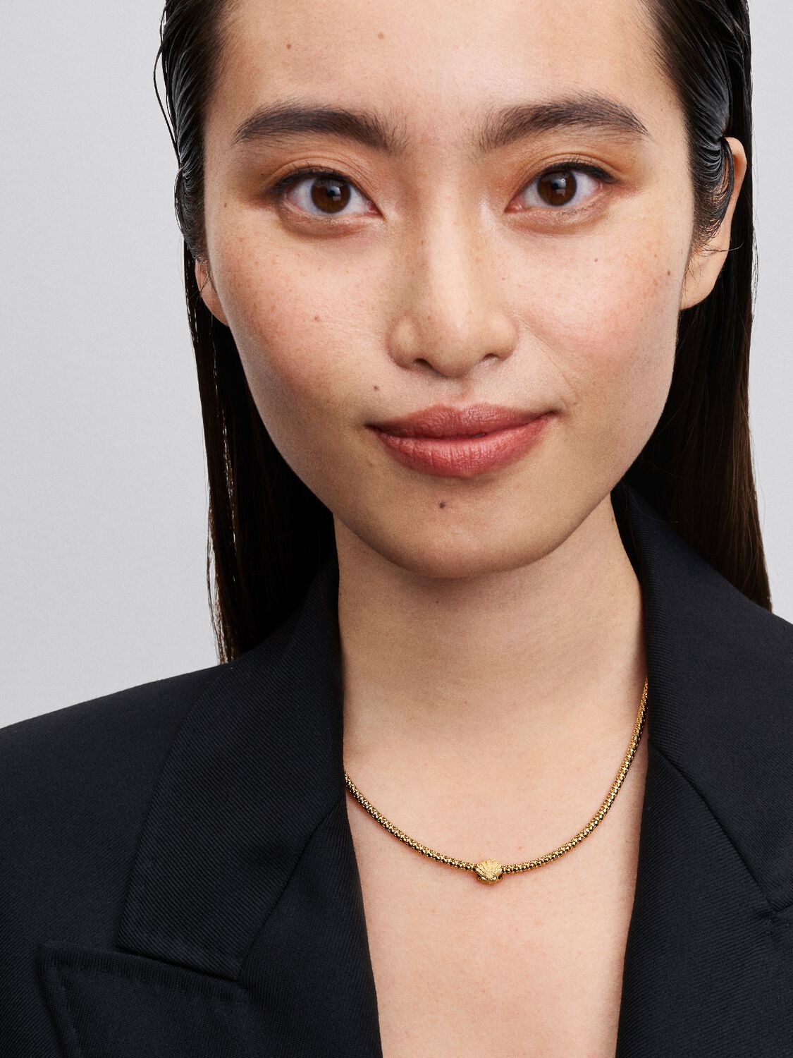 2025Q3E_collection_moments_go_ac_tp_pdp_model_single_24_1x1_RGB