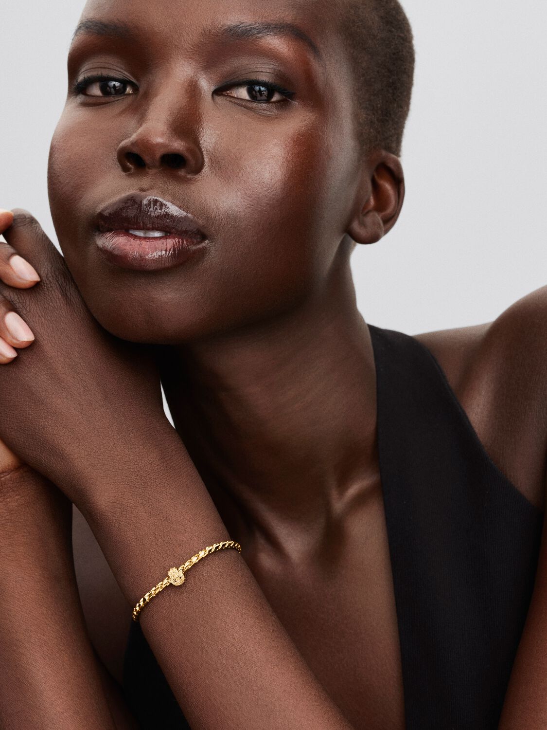 2025Q3E_collection_moments_go_ac_tp_pdp_model_single_37_1x1_RGB