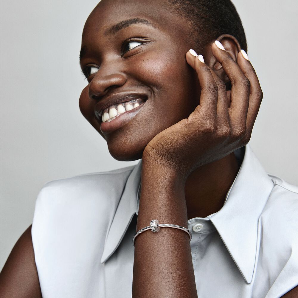 791817CZ_ABC123_MODEL_eCOM_01_RGB