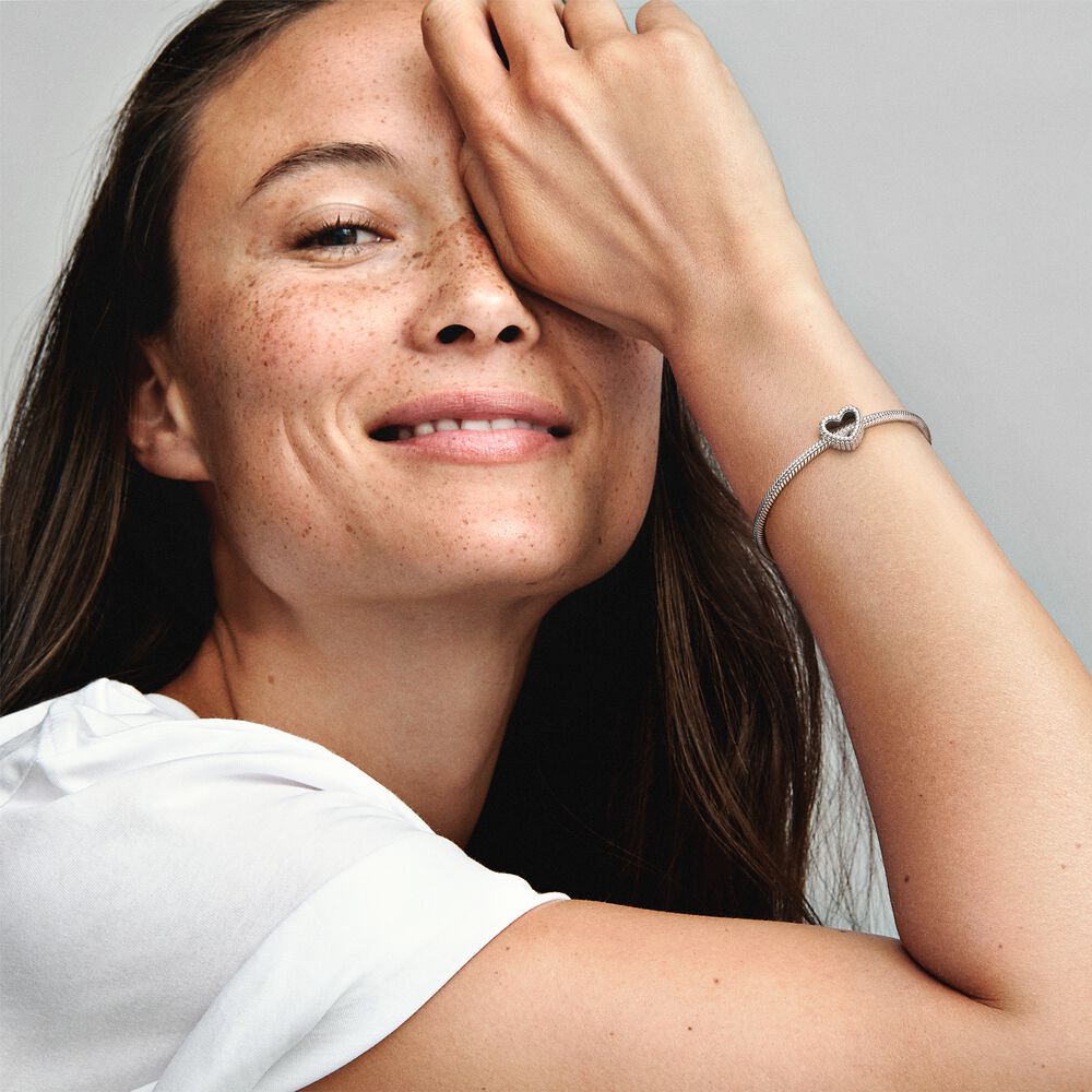 797516_ABC123_MODEL_eCOM_01_RGB