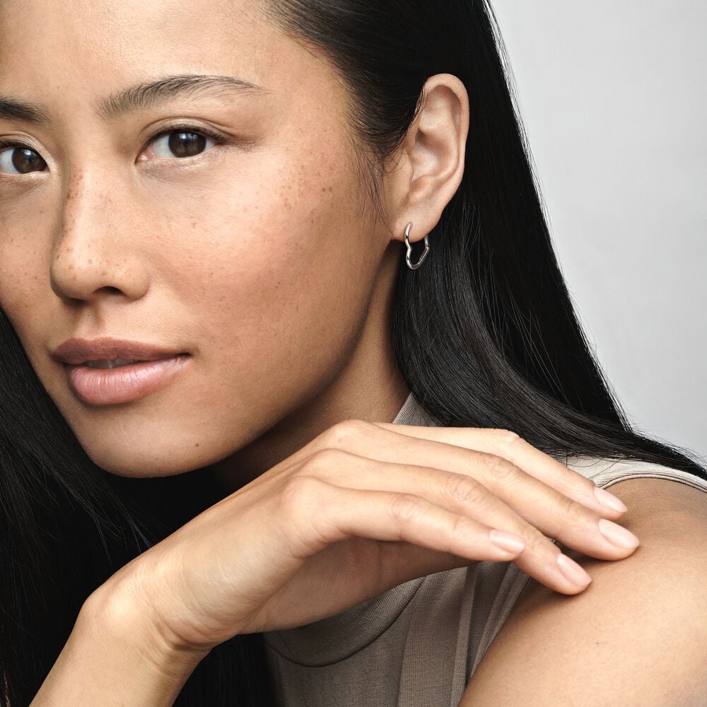 298307C00_ABC123_MODEL_eCOM_01_RGB