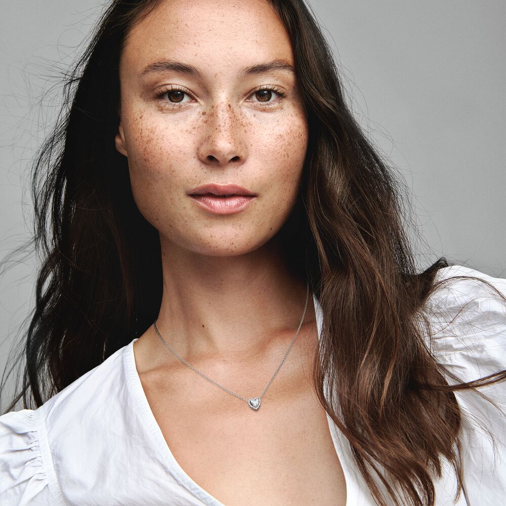 398425C01_ABC123_MODEL_eCOM_01_RGB