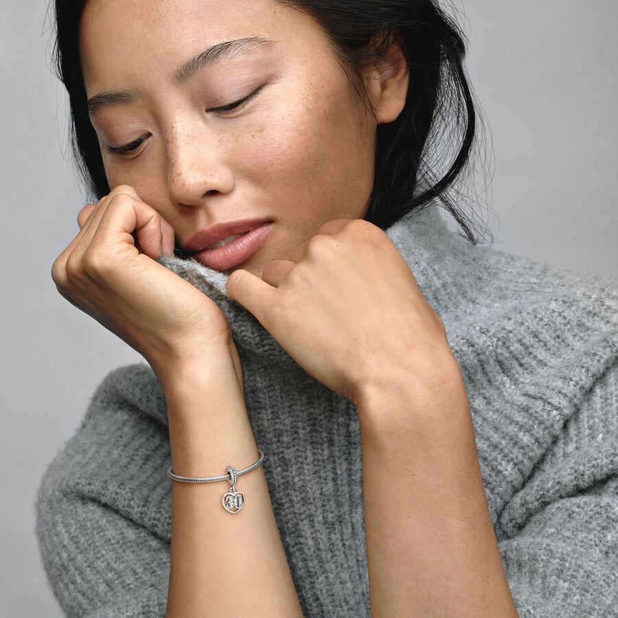 791287CZ_ABC123_MODEL_eCOM_01_RGB