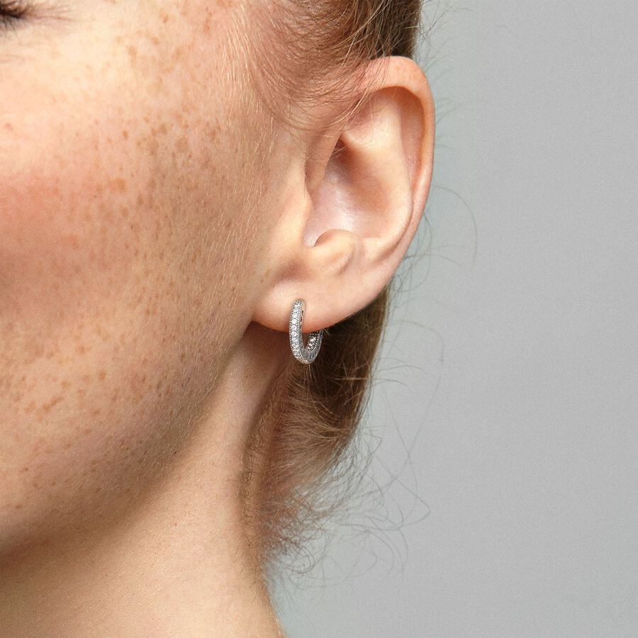 296317CZ_ABC123_MODEL_eCOM_02_RGB