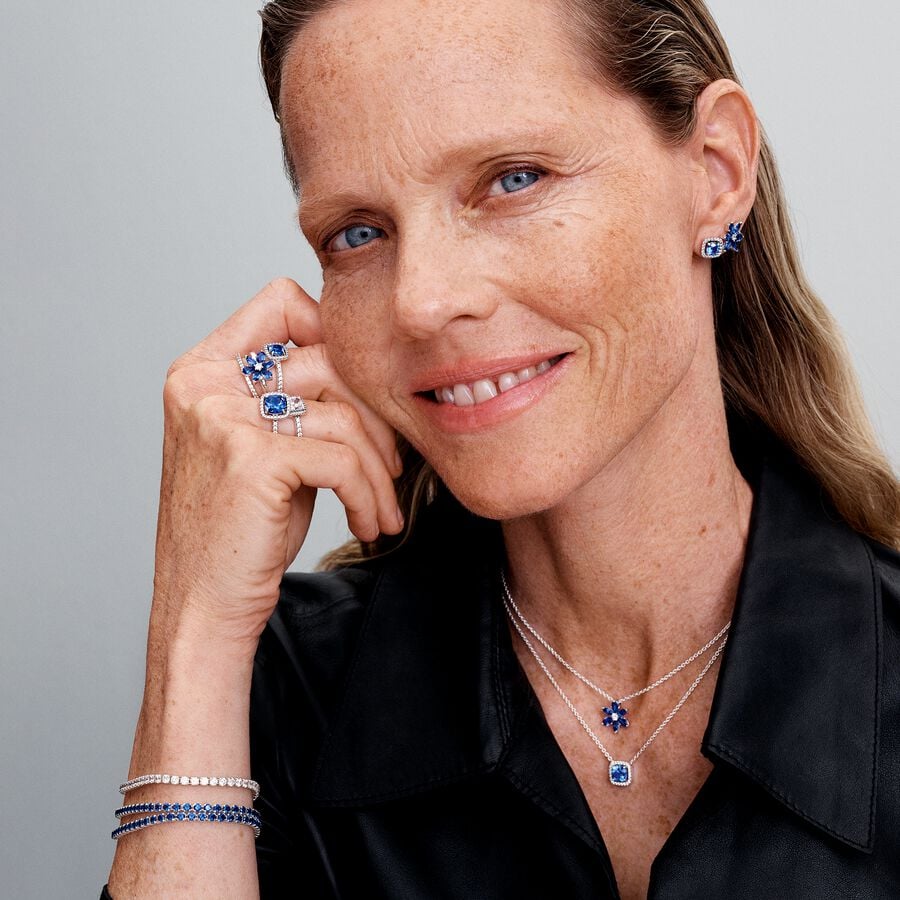 Q424_G_PDP_MODEL_STYLED_25_1x1_RGB