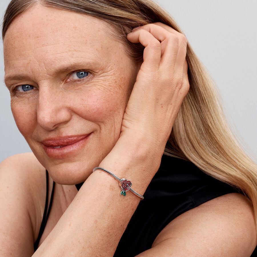 Q125_A_PDP_MODEL_SINGLE_29_1x1_RGB