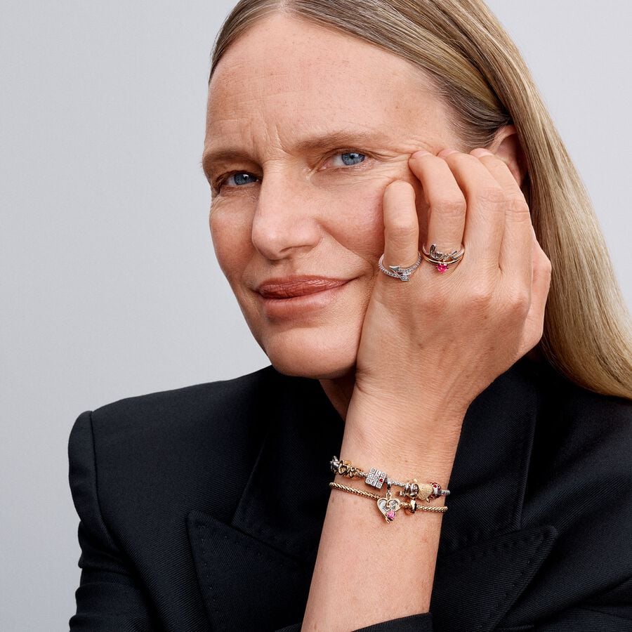 Q125_A_PDP_MODEL_STYLED_16_1x1_RGB