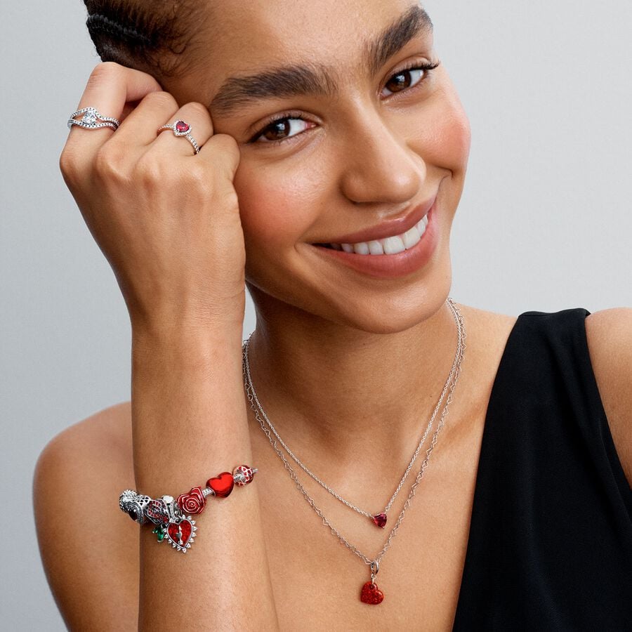 Q125_A_PDP_MODEL_STYLED_25_1x1_RGB