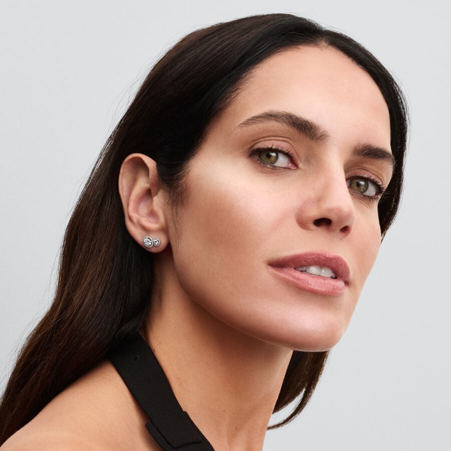 Q225_C_PDP_Model_Single_39_1x1_RGB