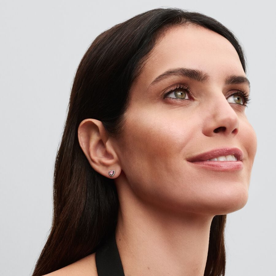 Q225_C_PDP_Model_Single_40_1x1_RGB