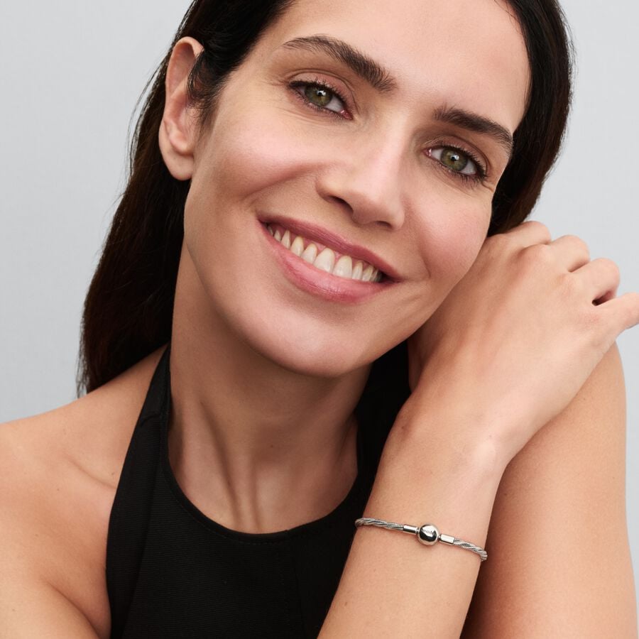 Q225_C_PDP_Model_Single_43_1x1_RGB