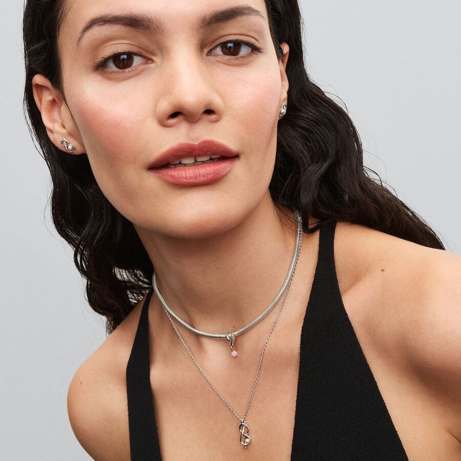 Q225_C_PDP_Model_Styled_11_PREMD_1x1_RGB