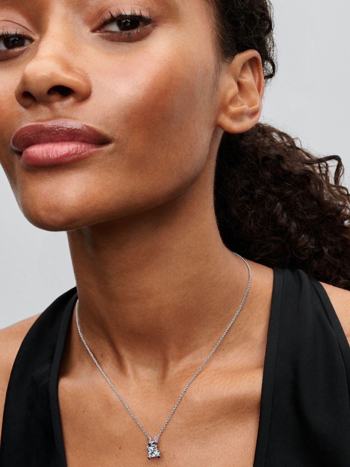 2025Q2D_collection_disney_go_ac_tp_pdp_model_single_07_1x1_rgb