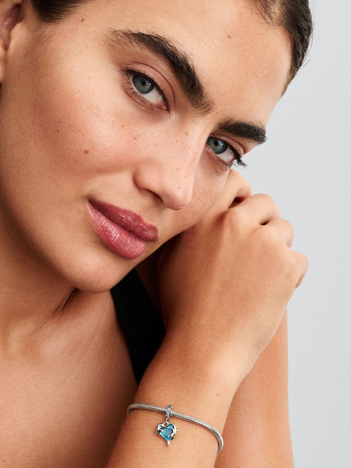 2025Q2D_collection_moments_go_ac_tp_pdp_model_single_05_1x1_rgb