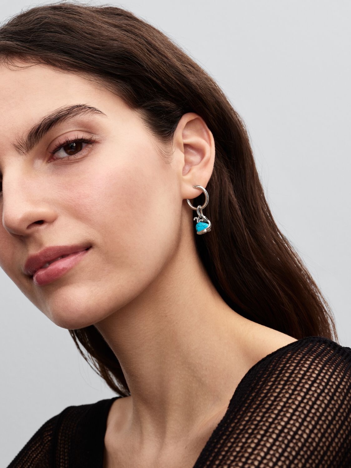 2025Q2D_collection_moments_go_ac_tp_pdp_model_single_15_1x1_rgb