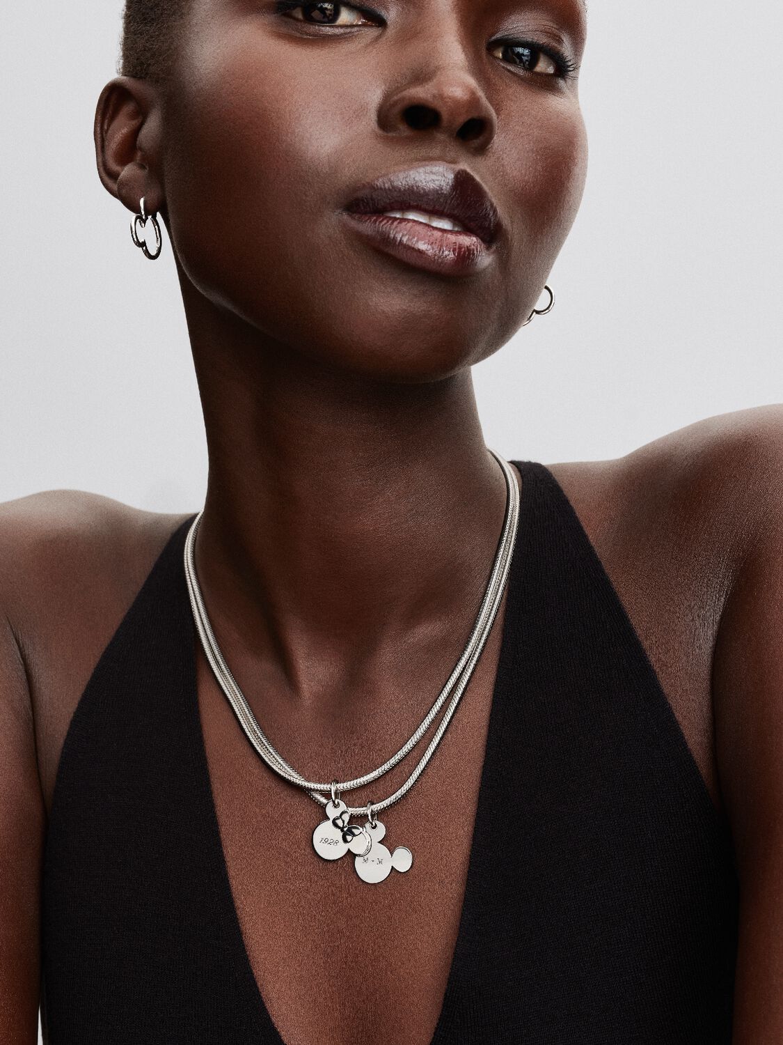 2025Q3E_collection_disney_go_ac_tp_pdp_model_styled_01_Instore_1x1_RGB