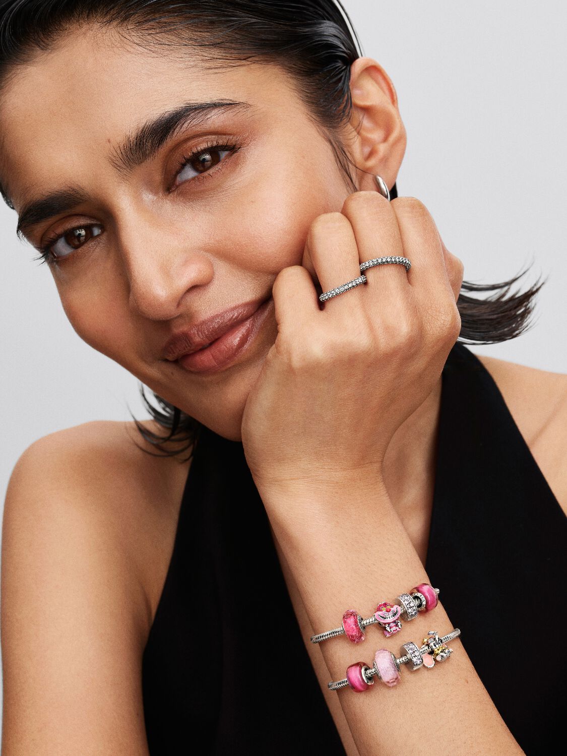 2025Q3E_collection_disney_go_ac_tp_pdp_model_styled_07_1x1_RGB