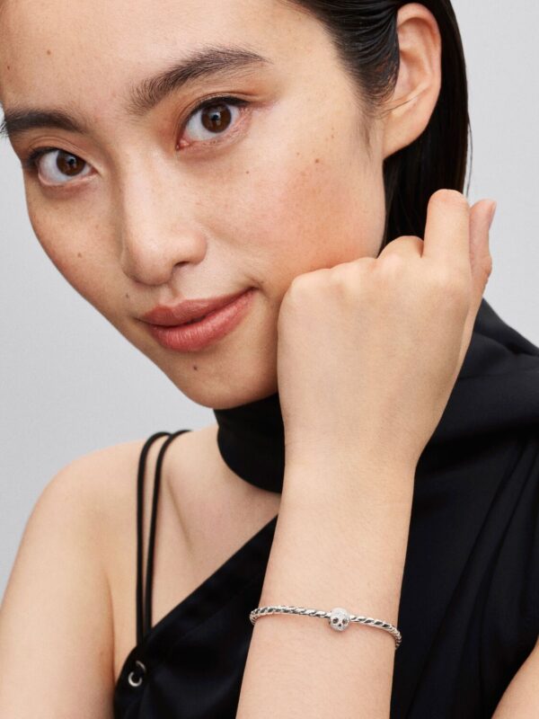 2025Q3E_collection_moments_go_ac_tp_pdp_model_single_18_1x1_RGB