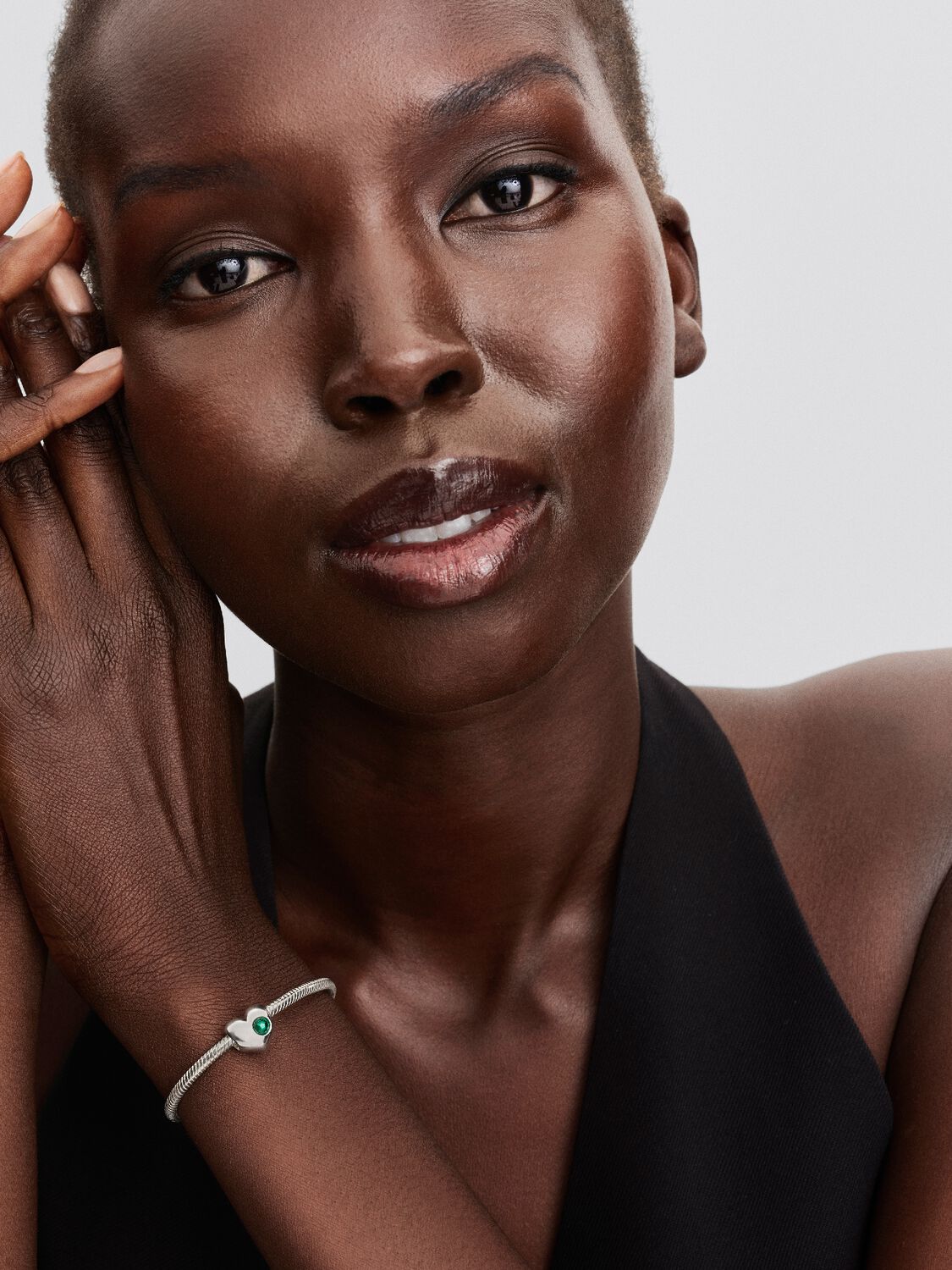 2025Q3E_collection_moments_go_ac_tp_pdp_model_single_56_1x1_RGB