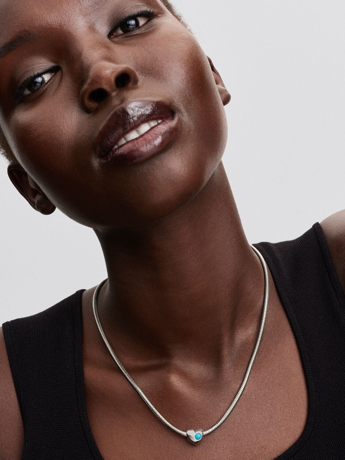 2025Q3E_collection_moments_go_ac_tp_pdp_model_single_61_1x1_RGB