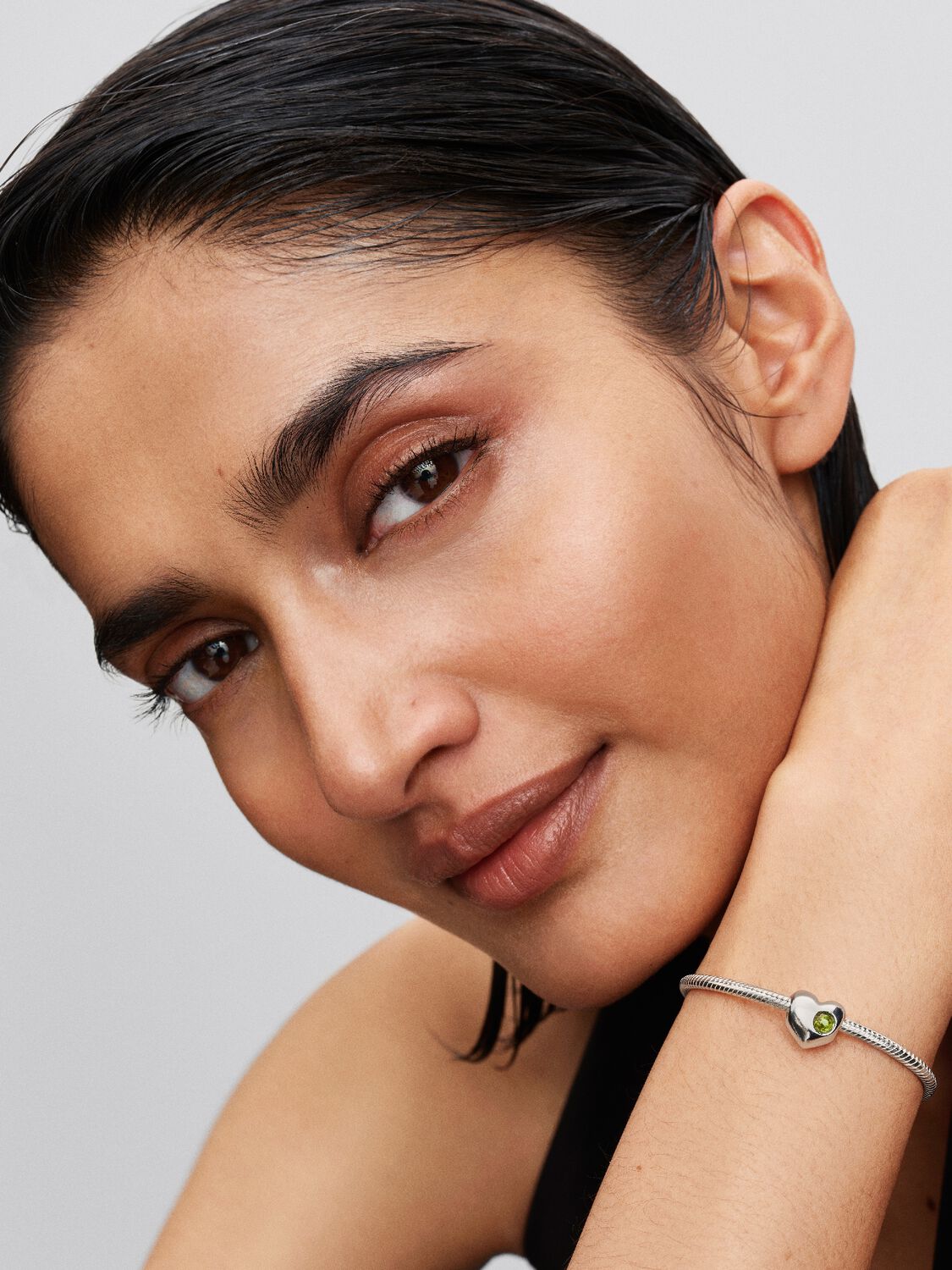 2025Q3E_collection_moments_go_ac_tp_pdp_model_single_68_1x1_RGB