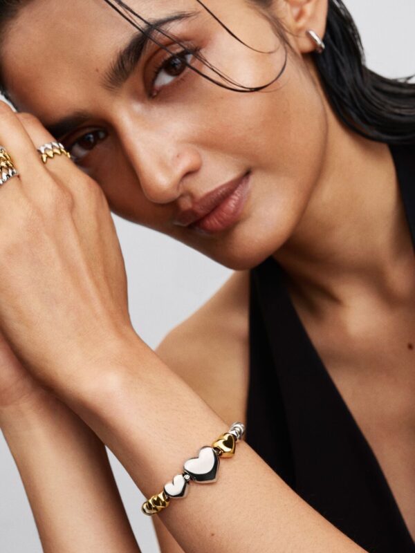 2025Q3E_collection_moments_go_ac_tp_pdp_model_styled_13_1x1_RGB