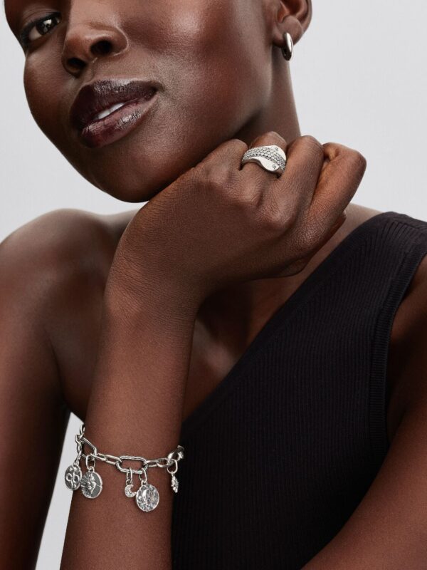 2025Q3E_collection_pme_go_ac_tp_pdp_model_styled_03_1x1_RGB